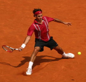 federer-forehand-sliding-clay